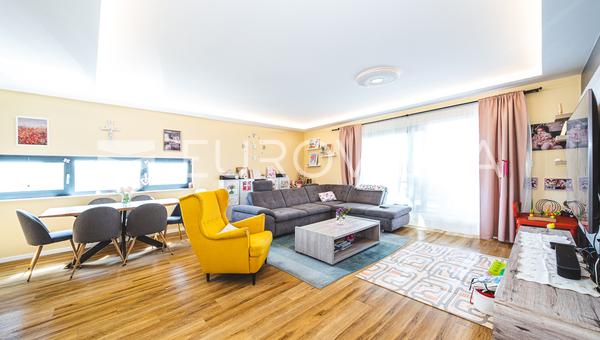 Dugo Selo, modern három hálószobás penthouse 140,02 m², nyitott kilátás