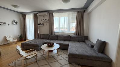 Đakovo, center mesta, Prostorno trisobno stanovanje velikosti 112 m² v stavbi z dvigalom