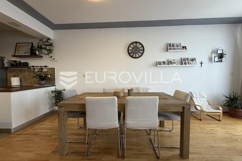 Đakovo, Centar, Prostran trosoban stan od 112 m² u zgradi s liftom - 8