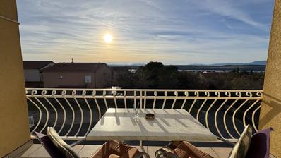 Jadranovo, Utmärkt lägenhet på 47 m² med två balkonger, 380 meter från havet