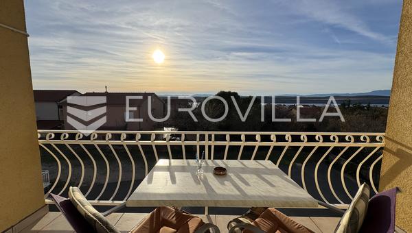 Jadranovo, Kiváló 47 m²-es lakás két erkéllyel, 380 méterre a tengertől