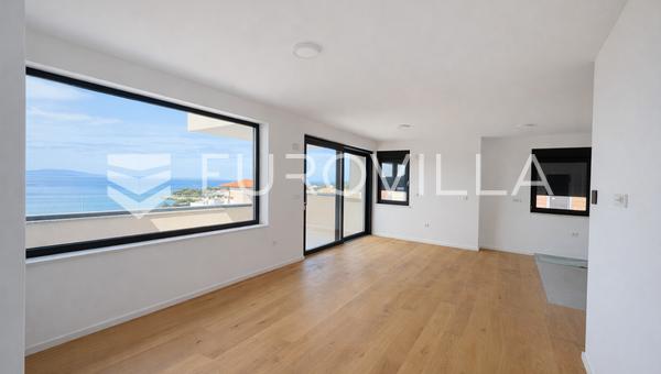 Pag, Jakisnica, lüks yeni bir binada güzel manzaralı çatı katı, 122,81 m²