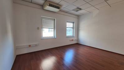 Radnicka, espacio de oficina funcional de 110 m² en el 1er piso de un edificio de oficinas.