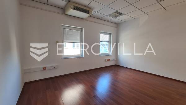 Radnička, funkcionalan poslovni prostor 110 m² na 1. katu poslovne zgrade