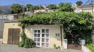Novi Vinodolski, casa con un appartamento di cinque camere da letto di 139 m², 25 m² di spazio commerciale, garage, solo