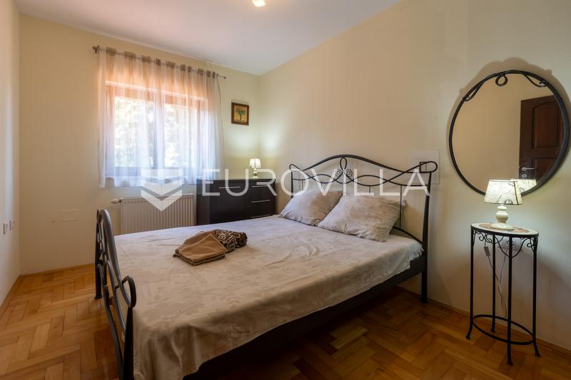 Istra, Medulin, funkcionalna hiša, prijazna do hišnih ljubljenčkov, za najem 154 m², mirna lokacija, bazen, 01.10. - 24