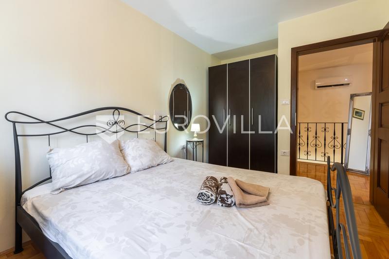 Istra, Medulin, funkcionalna hiša, prijazna do hišnih ljubljenčkov, za najem 154 m², mirna lokacija, bazen, 01.10. - 25