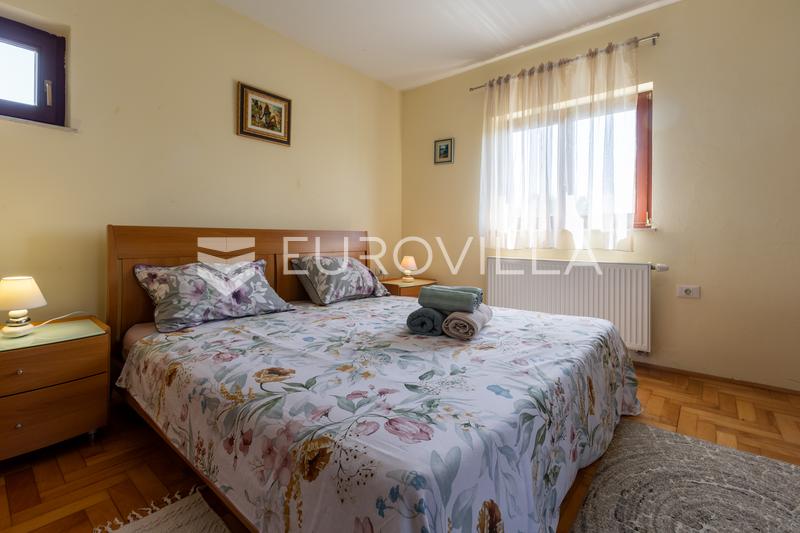 Istra, Medulin, funkcionalna hiša, prijazna do hišnih ljubljenčkov, za najem 154 m², mirna lokacija, bazen, 01.10. - 17