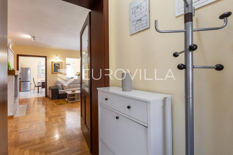 Istra, Medulin, funkcionalna hiša, prijazna do hišnih ljubljenčkov, za najem 154 m², mirna lokacija, bazen, 01.10. - 8