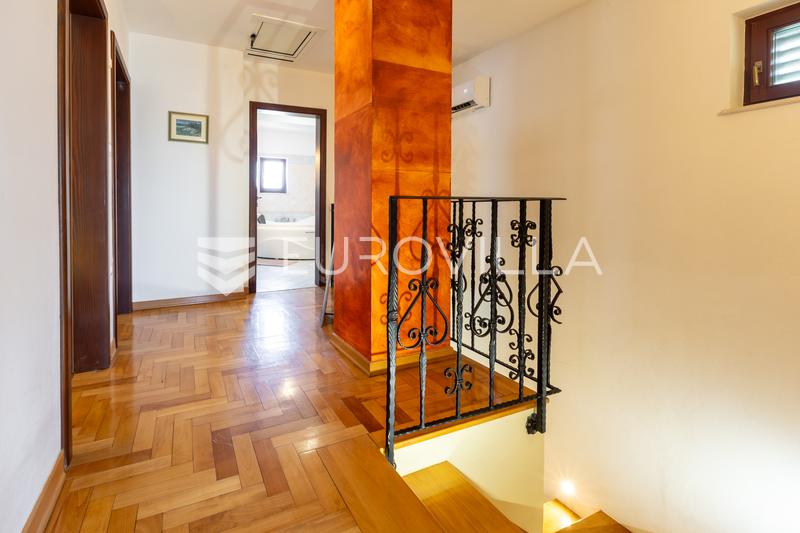Istra, Medulin, funkcionalna hiša, prijazna do hišnih ljubljenčkov, za najem 154 m², mirna lokacija, bazen, 01.10. - 29