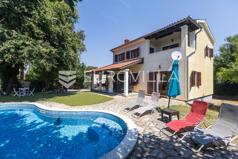 Istra, Medulin, funkcionalna hiša, prijazna do hišnih ljubljenčkov, za najem 154 m², mirna lokacija, bazen, 01.10. - 3