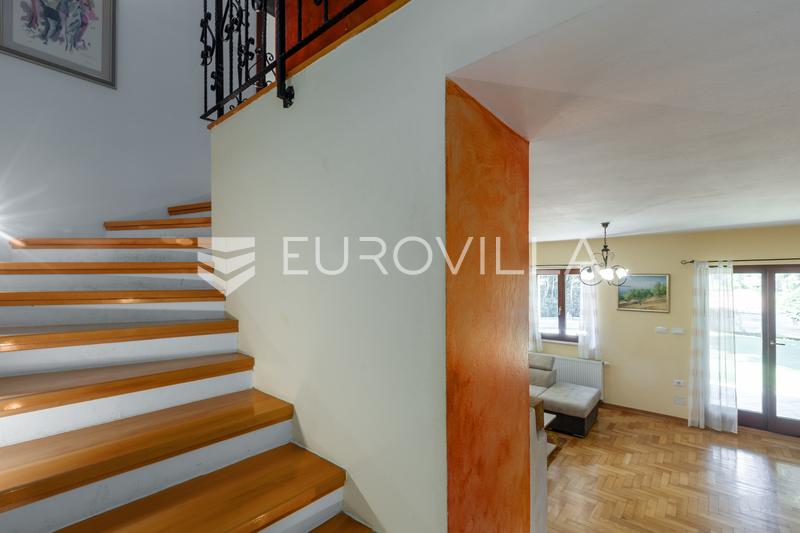 Istra, Medulin, funkcionalna hiša, prijazna do hišnih ljubljenčkov, za najem 154 m², mirna lokacija, bazen, 01.10. - 16
