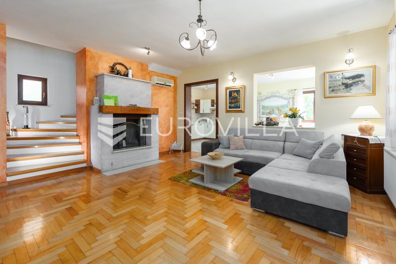 Istra, Medulin, funkcionalna hiša, prijazna do hišnih ljubljenčkov, za najem 154 m², mirna lokacija, bazen, 01.10. - 12