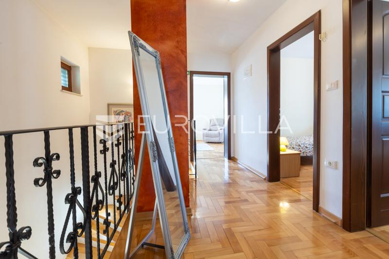 Istra, Medulin, funkcionalna hiša, prijazna do hišnih ljubljenčkov, za najem 154 m², mirna lokacija, bazen, 01.10. - 30