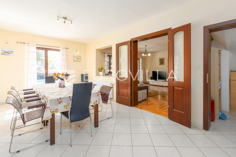 Istra, Medulin, funkcionalna hiša, prijazna do hišnih ljubljenčkov, za najem 154 m², mirna lokacija, bazen, 01.10. - 15
