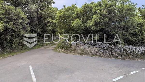 Krk, Malinska, 7.790 m² geniş tarım arazisi, aile çiftliği (OPG) veya kuru marina için ideal