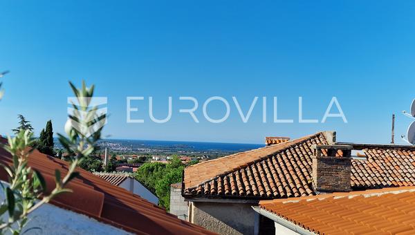 Istra, Vodnjan, kuća s krovnom terasom i pogledom na more