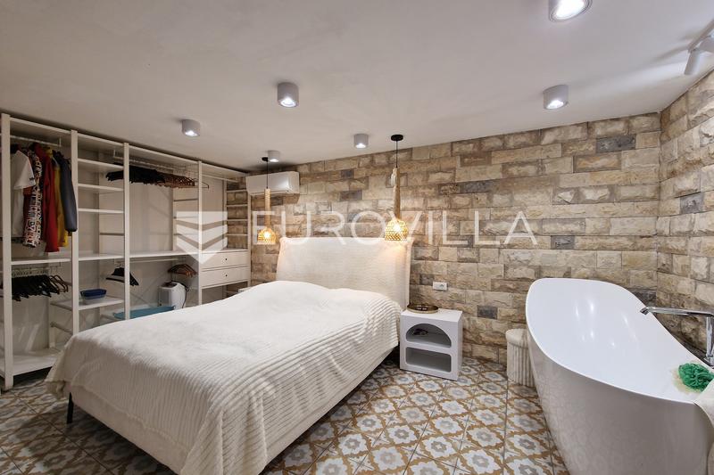 Istra, Vodnjan, kuća s krovnom terasom i pogledom na more - 22