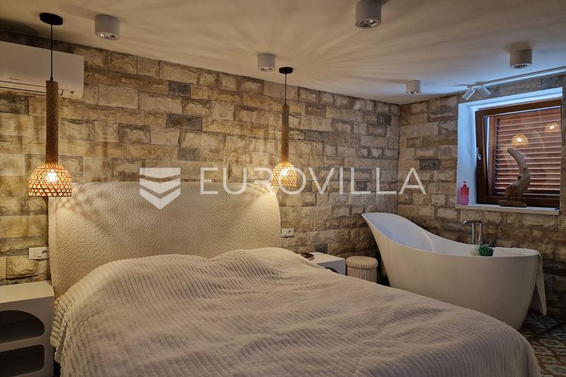 Istra, Vodnjan, kuća s krovnom terasom i pogledom na more - 20