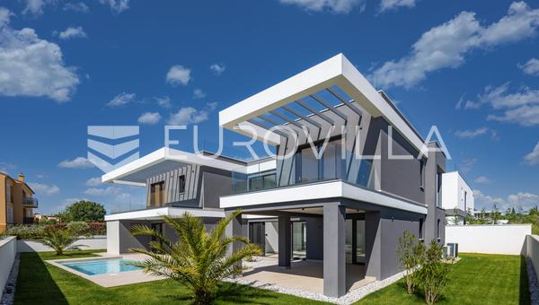 Istra, Pomer, unikatna, moderna villa 20 m od mora 417 m²