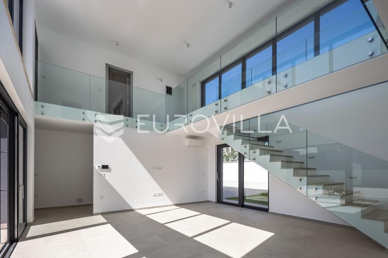 Istria, Pomer, villa moderna y única a 20 m del mar, 417 m² - 64