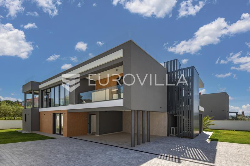 Istria, Pomer, villa moderna y única a 20 m del mar, 417 m² - 62