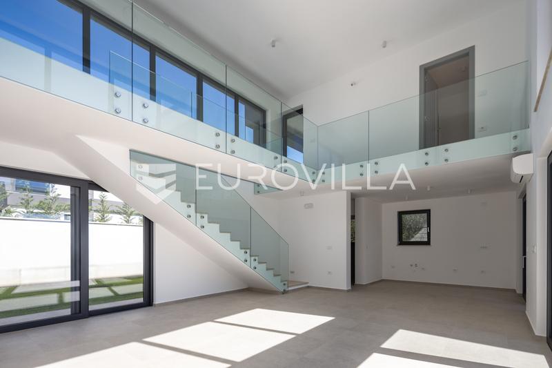 Istria, Pomer, villa moderna y única a 20 m del mar, 417 m² - 65
