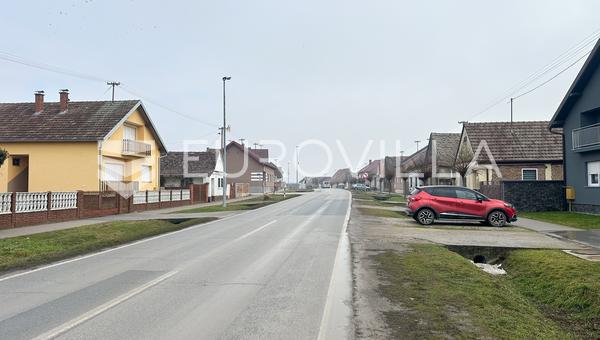 Vinkovci, Ivankovo, terreno edificable de 2726 m² en una ubicación estratégica y concurrida