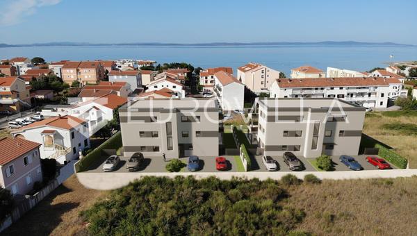 Zadar, Privlaka, luxueus ingericht tweekamerappartement, 65,90 m² met tuin