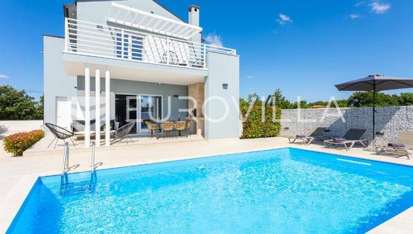 İstirya, Svetvinčenat, peyzajlı bir arsa üzerinde 230 m² modern ve zarif villa