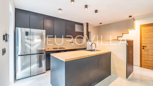 Samobor, centro, casa de 144 m2