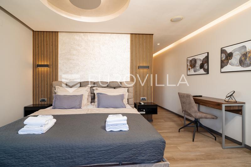 Pag belle villa avec vue sur mer 350 m² à 200 mètres de la mer - 87