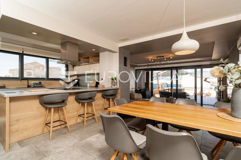 Pag belle villa avec vue sur mer 350 m² à 200 mètres de la mer - 94