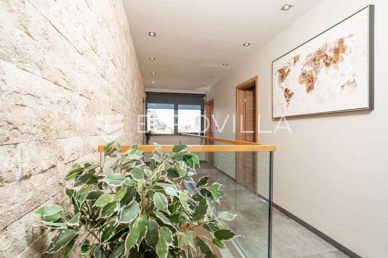 Pag belle villa avec vue sur mer 350 m² à 200 mètres de la mer - 73