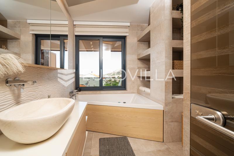 Pag belle villa avec vue sur mer 350 m² à 200 mètres de la mer - 81