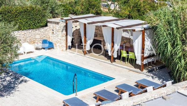 Ciovo, Slatine, casa con piscina per affitto a lungo termine