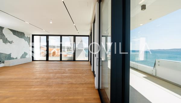 Zadar, Sukošan, první řada u moře, luxusní penthouse s bazénem, wellness a bazénem