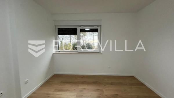 Rijeka, Donja Drenova, renovated three-bedroom apartment with sea view