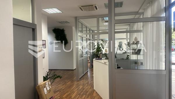 Istrien, Pula, attraktivt erhvervslokale på 129 m² i stueetagen - Riva, Ravenska ul. 3