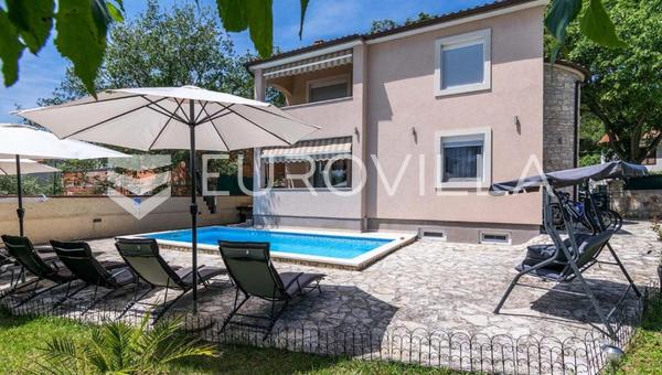 Ístria, Pula, casa com piscina, ginásio e sistema solar.