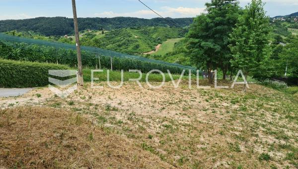 Samobor, Molvice, um terreno edificável atrativo de 719 m2
