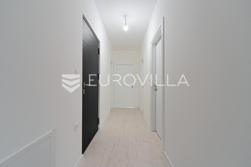 Osijek, Novi Grad, bel appartement de quatre pièces avec jardin dans un immeuble neuf - 12