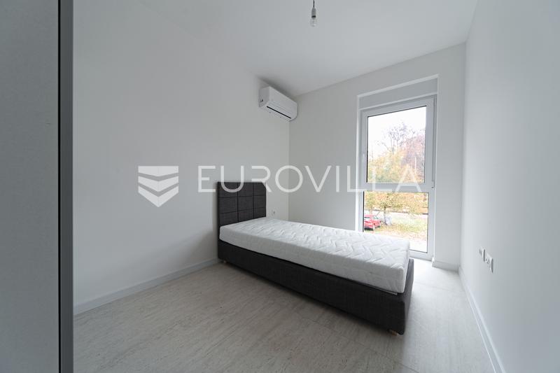 Osijek, Novi Grad, bel appartement de quatre pièces avec jardin dans un immeuble neuf - 18