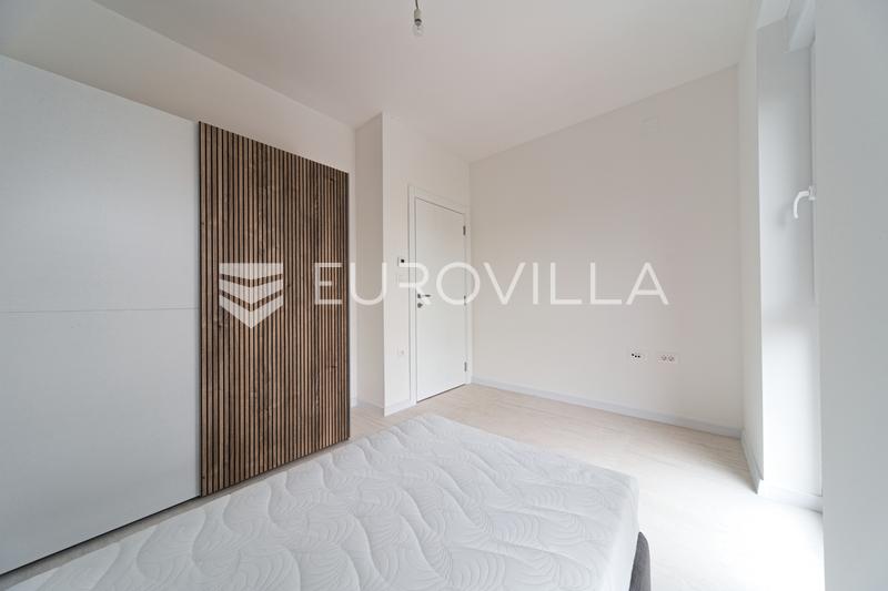 Osijek, Novi Grad, bel appartement de quatre pièces avec jardin dans un immeuble neuf - 20