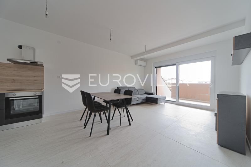 Osijek, Novi Grad, bel appartement de quatre pièces avec jardin dans un immeuble neuf - 2