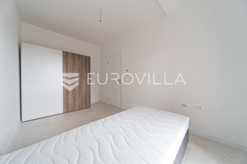 Osijek, Novi Grad, bel appartement de quatre pièces avec jardin dans un immeuble neuf - 13