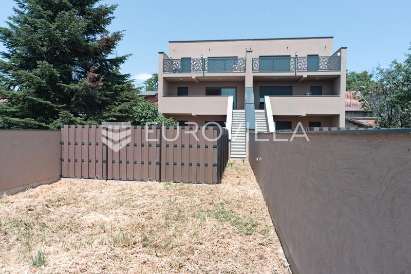 Osijek, Novi Grad, bel appartement de quatre pièces avec jardin dans un immeuble neuf - 9