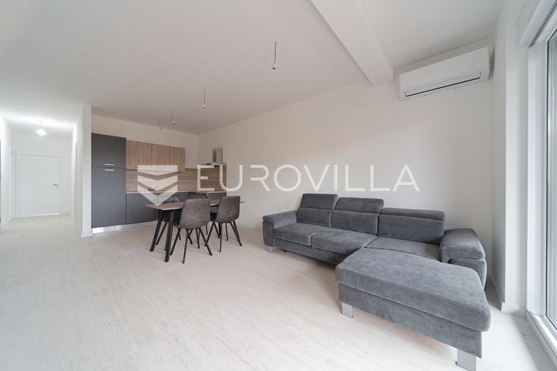 Osijek, Novi Grad, bel appartement de quatre pièces avec jardin dans un immeuble neuf - 3