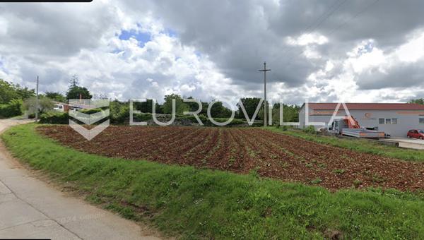 Istrien, Gegend Tinjan, Baugrundstück 1206m2 in ruhiger Lage