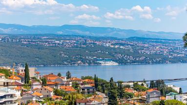 Opatija, merkez, deniz manzaralı, yeni binada, çekici üç yatak odalı daire, NKP 105 m2